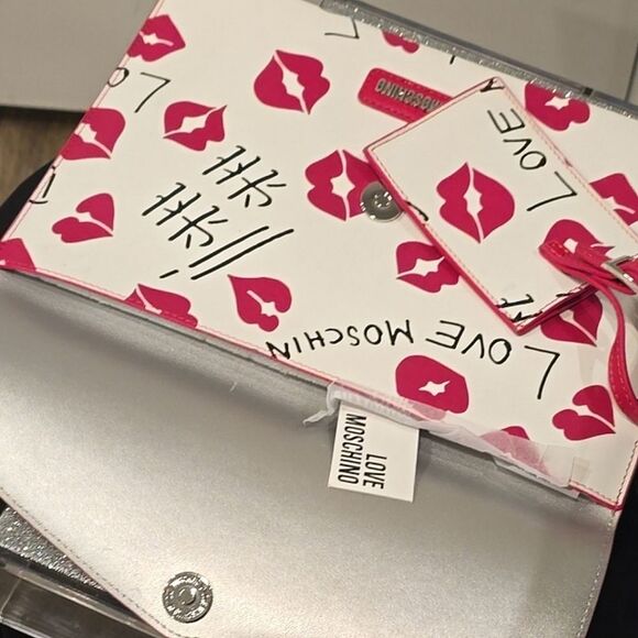 Love Moschino Kisses Clutch w/ID Tag & Card Wallet- White/Pink